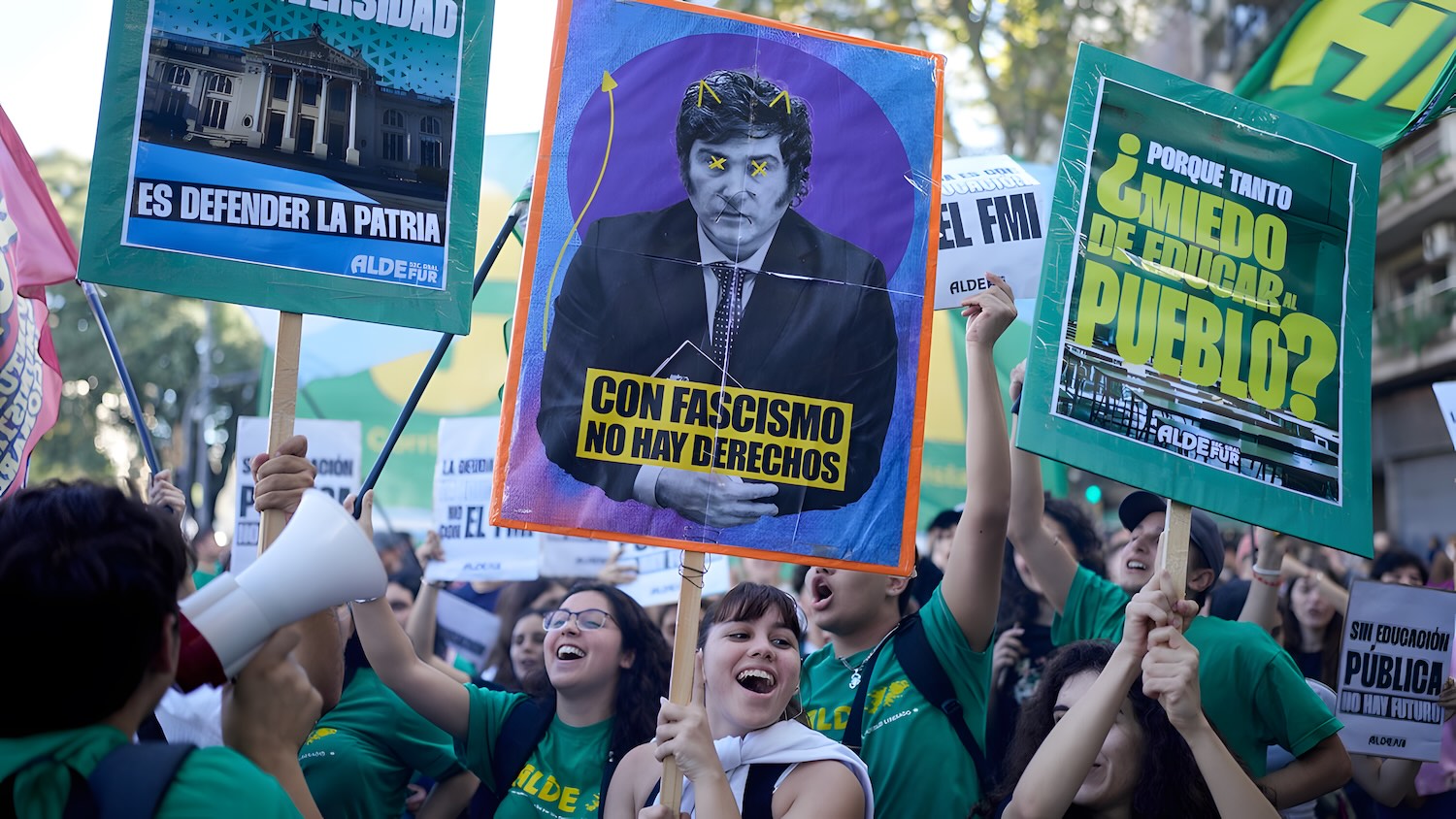 Milei calla a los críticos