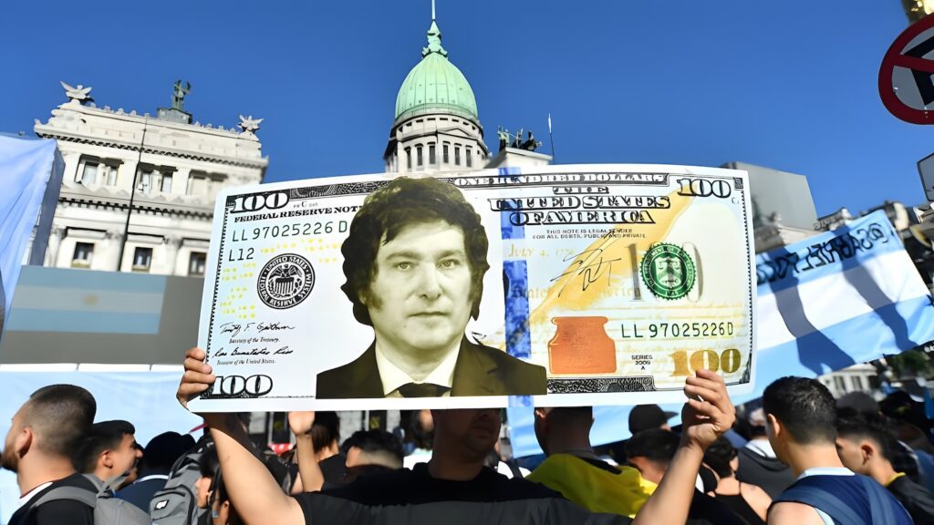 Milei calla a los críticos
