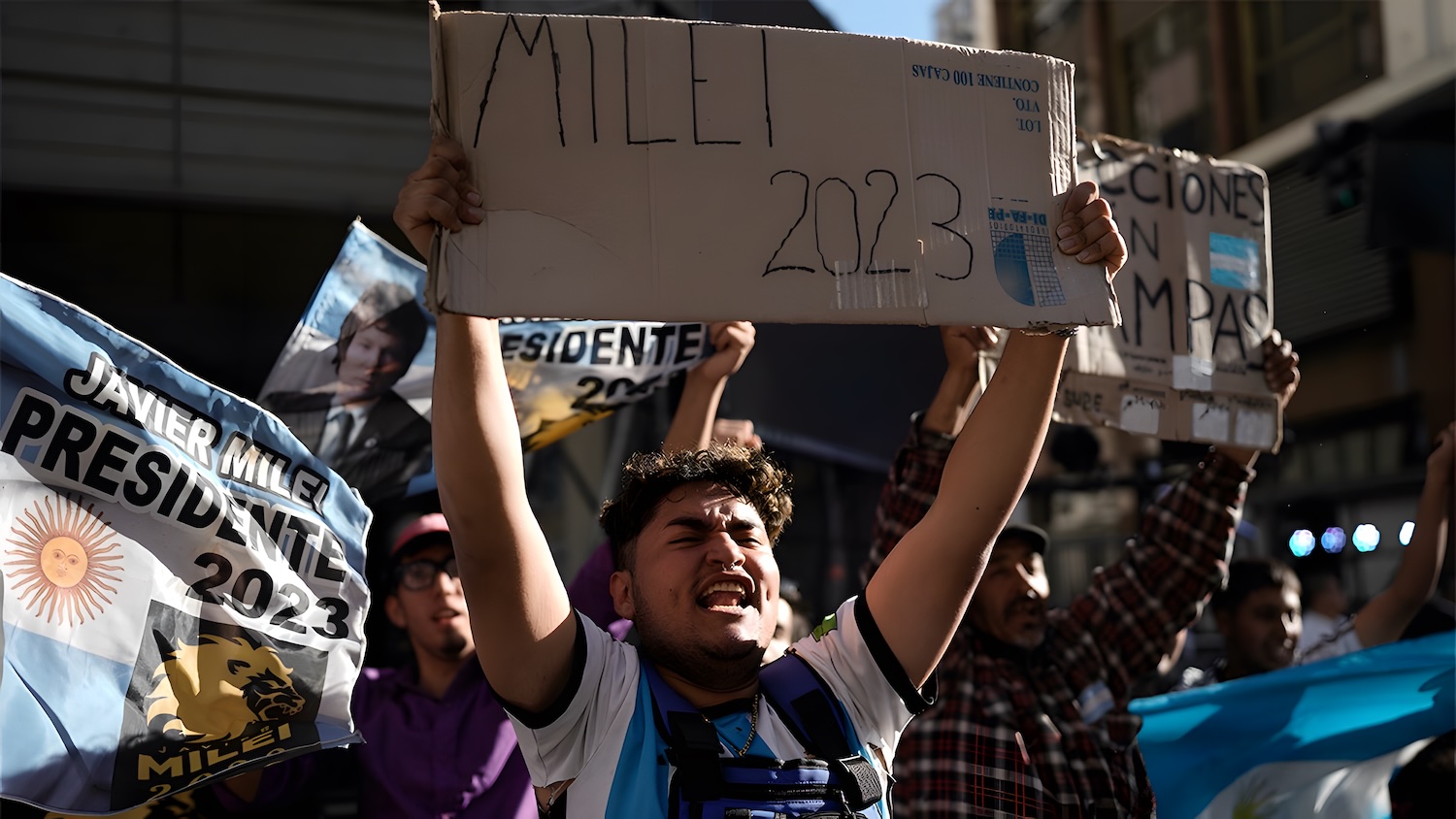 Milei calla a los críticos