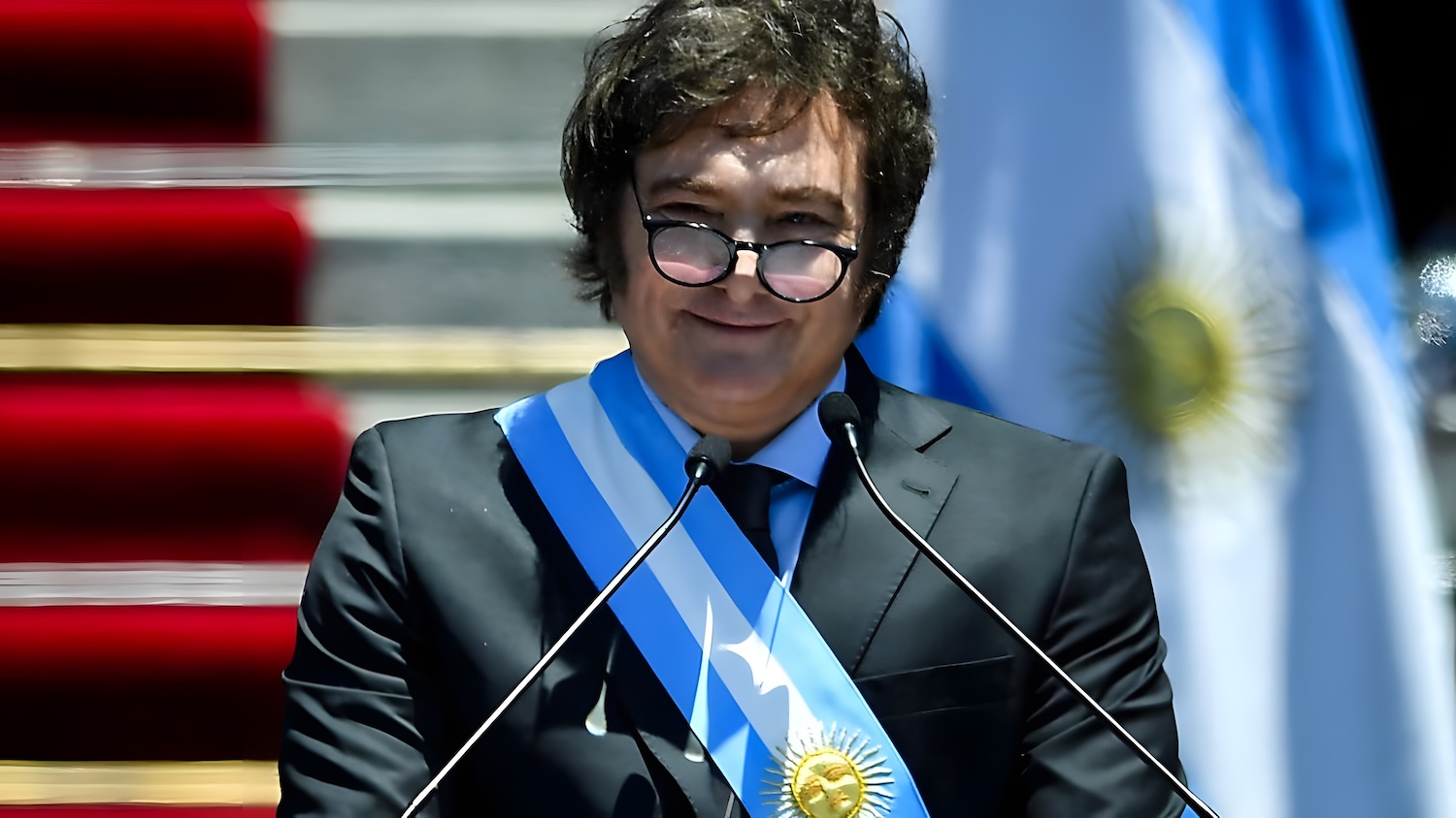 Milei calla a los críticos